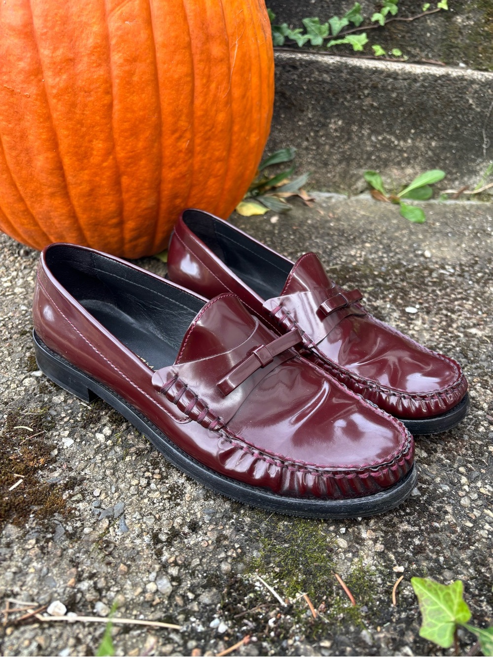 Stuart Weitzman Lottie Bow Loafer Dark Cabernet Burgundy 9 AA Narrow